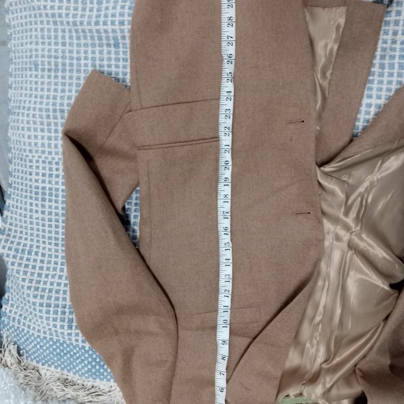 100% Camel Hair Blazer.  Looks new! - Picture 4 of 9